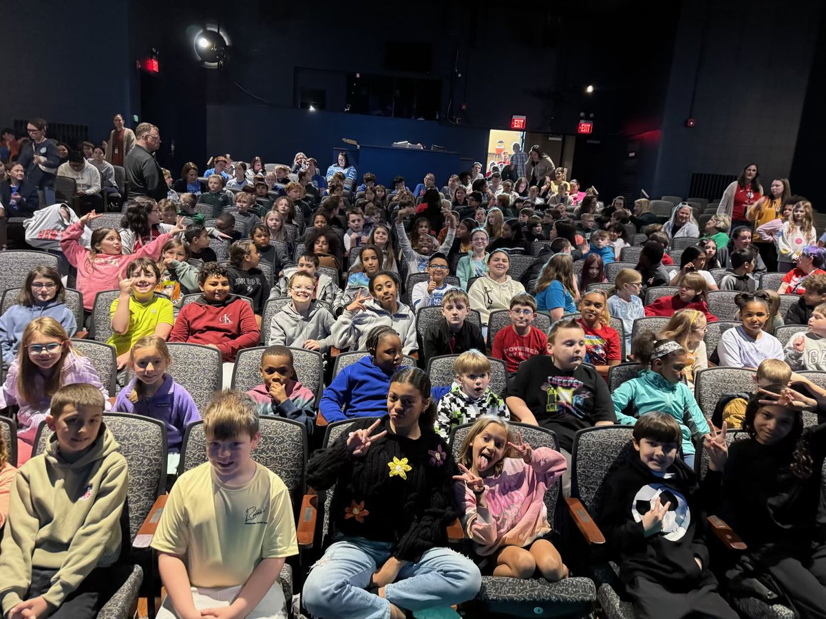 WBESbears's tweet photo. We had a fabulous week back to school from Spring Break, and we are focused on achieving our goals in Term 4! #ChasingIt #TheStandardistheStandard #ReachfortheCrown https://t.co/nBcQiWP1AT