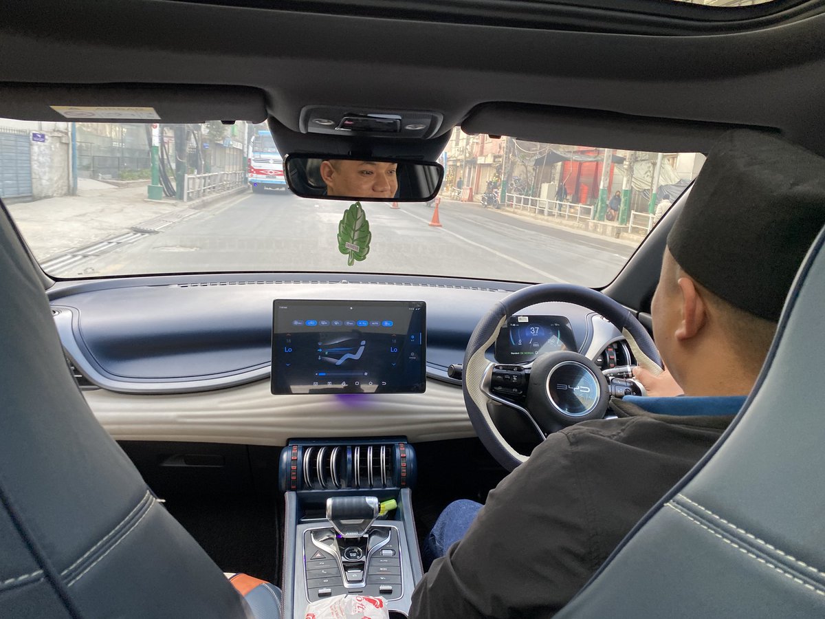 iSiddharthRaman's tweet image. Nepal has lots of BYD’s.