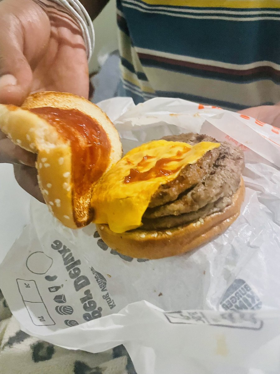 Sanele_Mbense's tweet photo. What I ordered vs what I received. Honestly, @BurgerKingZA I don’t understand how someone can actually allow such a burger leave the premises to a customer. Don’t even get me started on the undercooked, paper-thin, dry patties. I didn’t even ask for anything to be removed. Wow! https://t.co/mNlGHhNX6q