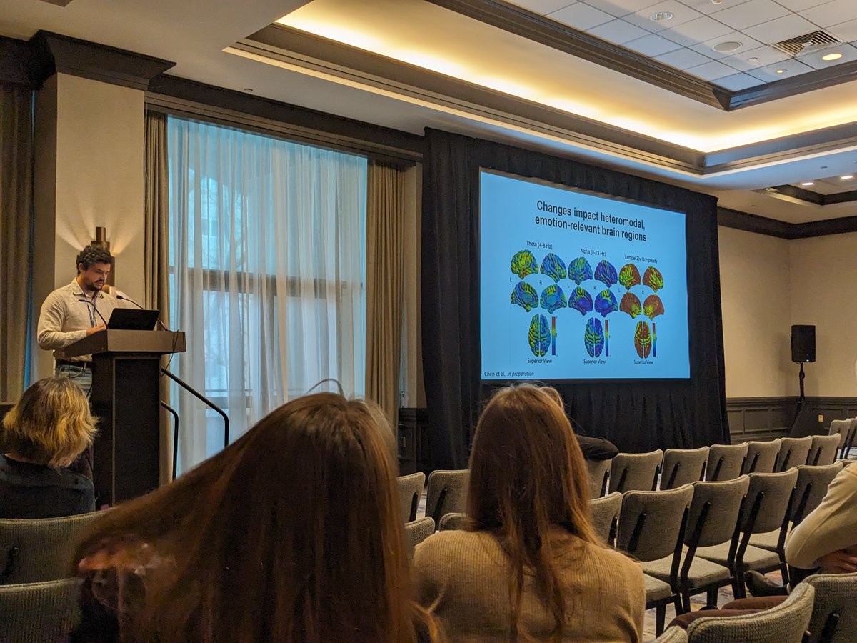 Lorenzo Pasquini presents at #CNS2025 about recent findings from EEG measurements of awe when viewing a nature film 
#neuroscience