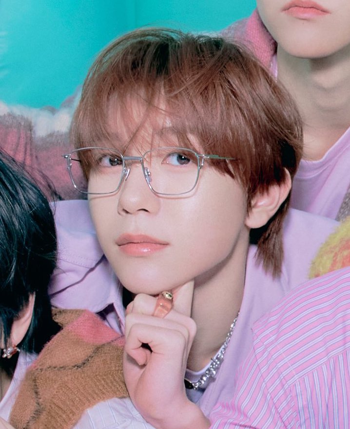 Ryozzang's tweet image. 이런 안경은 또 첨인데 너므 잘어울려 ……….