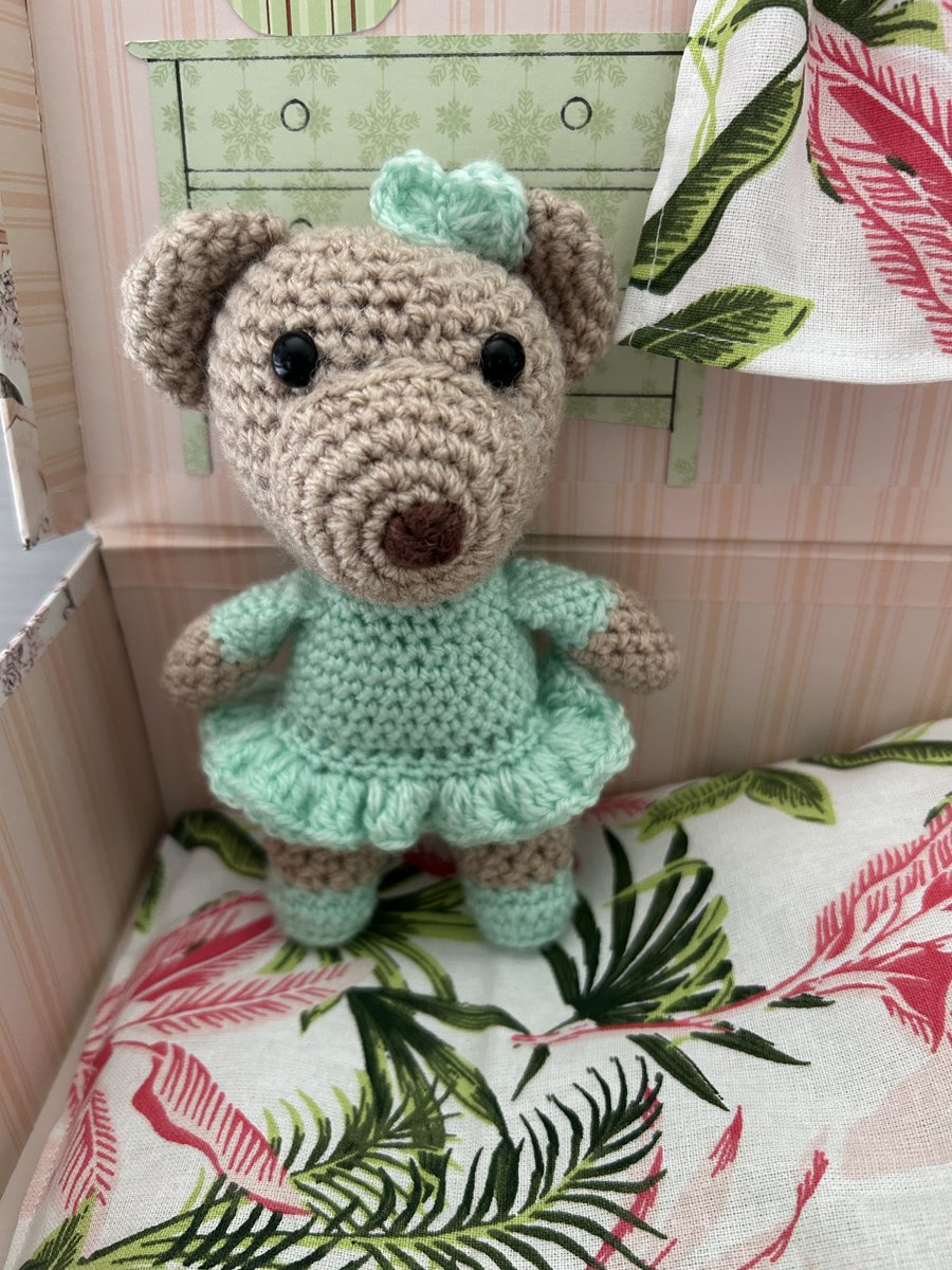 Bizzie Bee tweet media