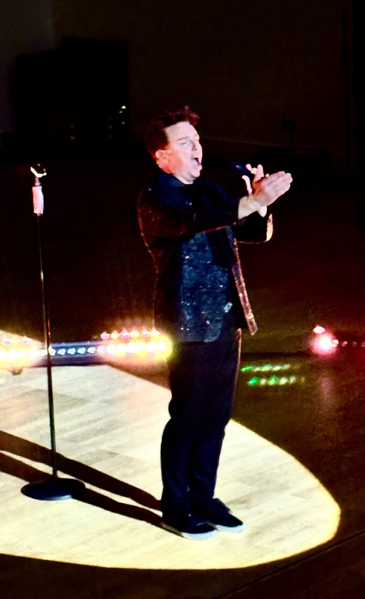 markyB65's tweet photo. A sensational evening ⁦@cadoganhall⁩ last night with @JohnBarrowman getting a well earned standing ovation for a magnificent nights entertainment!! #AnythingGoes #DoctorWho #Torchwood #TheEmptyChild #The ChildrenOfEarth #IAmWhatIAm https://t.co/y12hvIKhHn