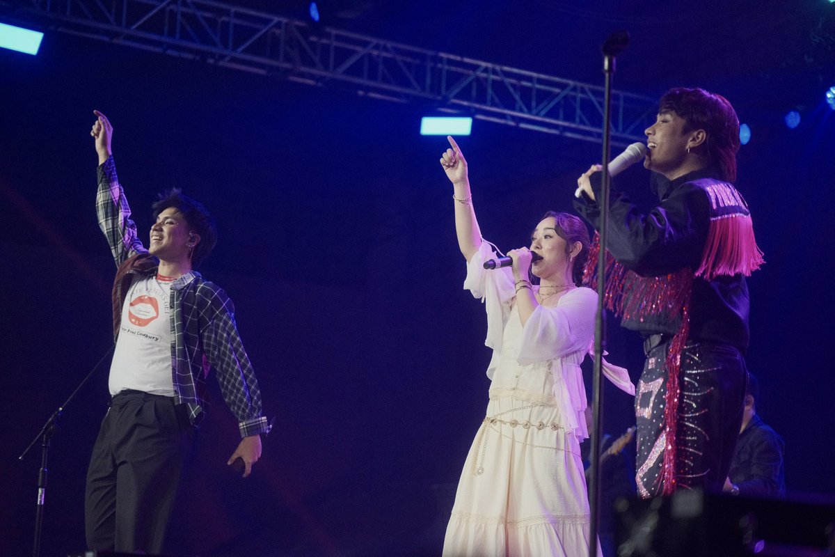 cupofjoemusic's tweet photo. Sheena Belarmino and Cup of Joe brought the house down with Tingin tonight in Cebu! 😍🎤 The night just got even more special! 💫 #SilakboTheConcert https://t.co/SKyr8C4oVO