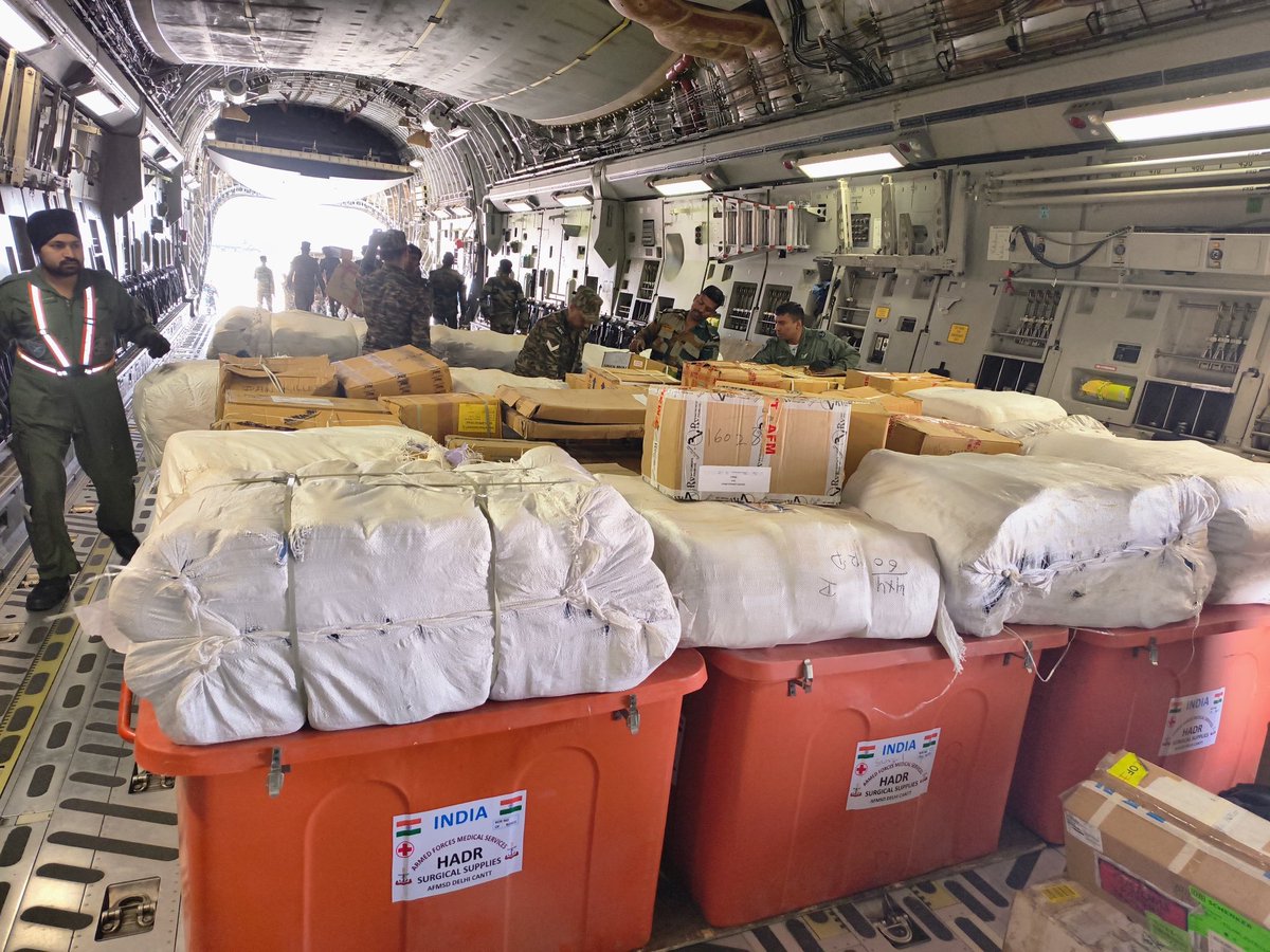 Ray70409890's tweet photo. Indian Army to the rescue.
A 118-member team of Airborne Angels from 50th Ind Para Brigade has departed for Myanmar with essential medical equipment.
A 60-bed Medical Treatment Centre will be set up to support local healthcare services.
#First_responders
#OpBrahma https://t.co/NQHIOPzxdn