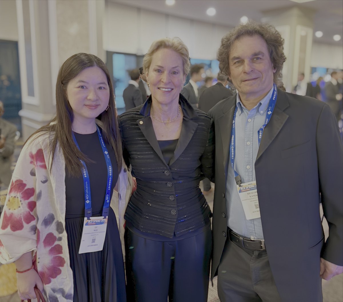 francesarnold's tweet image. Fun at #ACSSpring2025 awards banquet with @Lu_Wei8 @CaltechCCE and Rick Kaner.