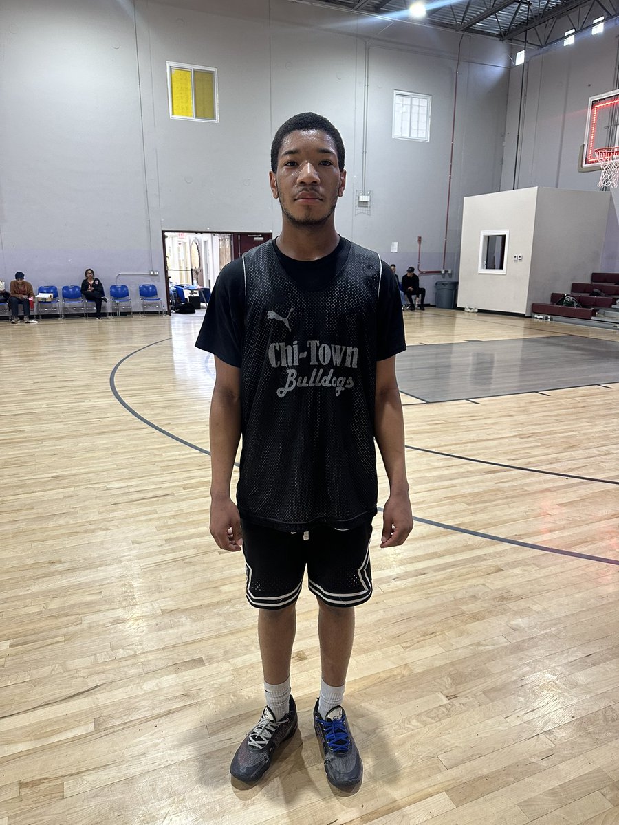 BulldogsChi's tweet image. 2026 guard Kalvin Leonard delivered an Outstanding performance today, showcasing impressive defensive skills and sharpshooting. He scored 21 points, including 4 three-pointers, making him a standout player! #PumaBasketball @KalvinL2007 

@CoachTreal2 
@PRO16League 
@scottybscout