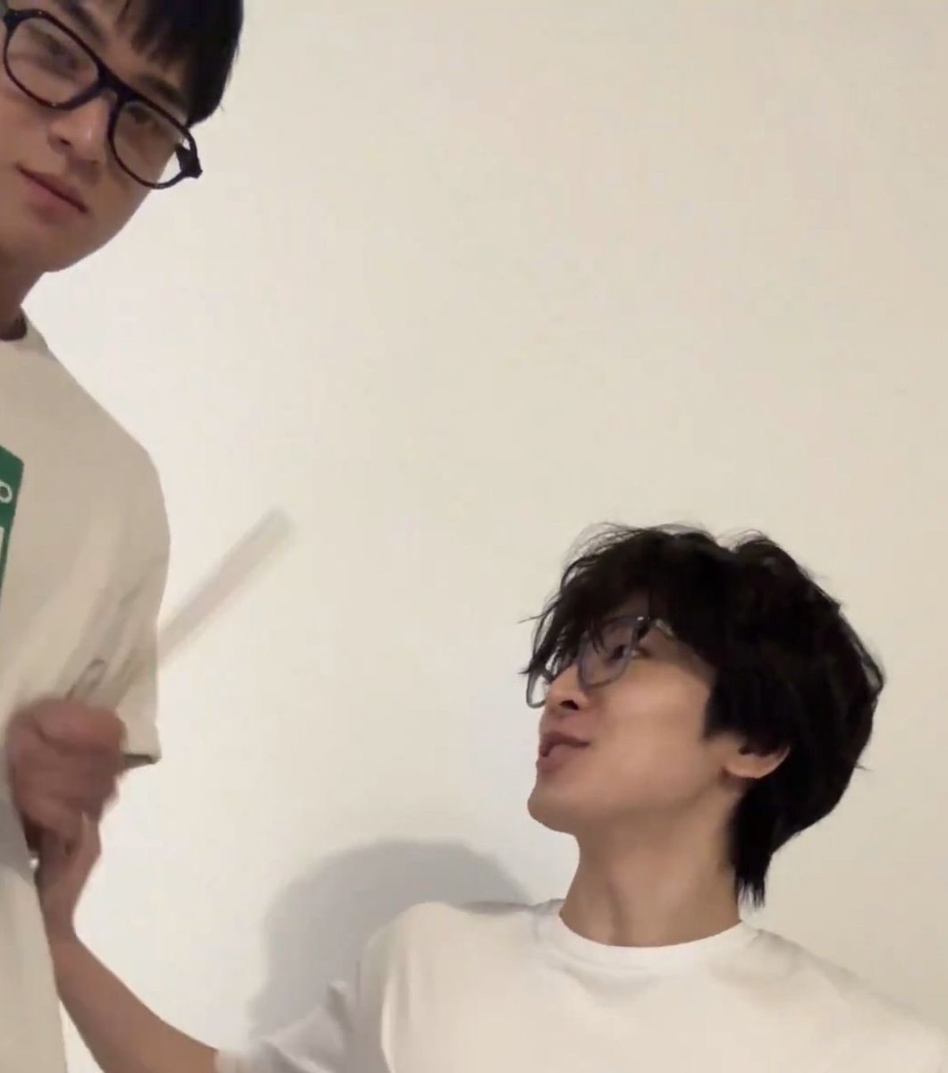 erione_woo's tweet image. my multo isn't an ex.. it's these two wv live