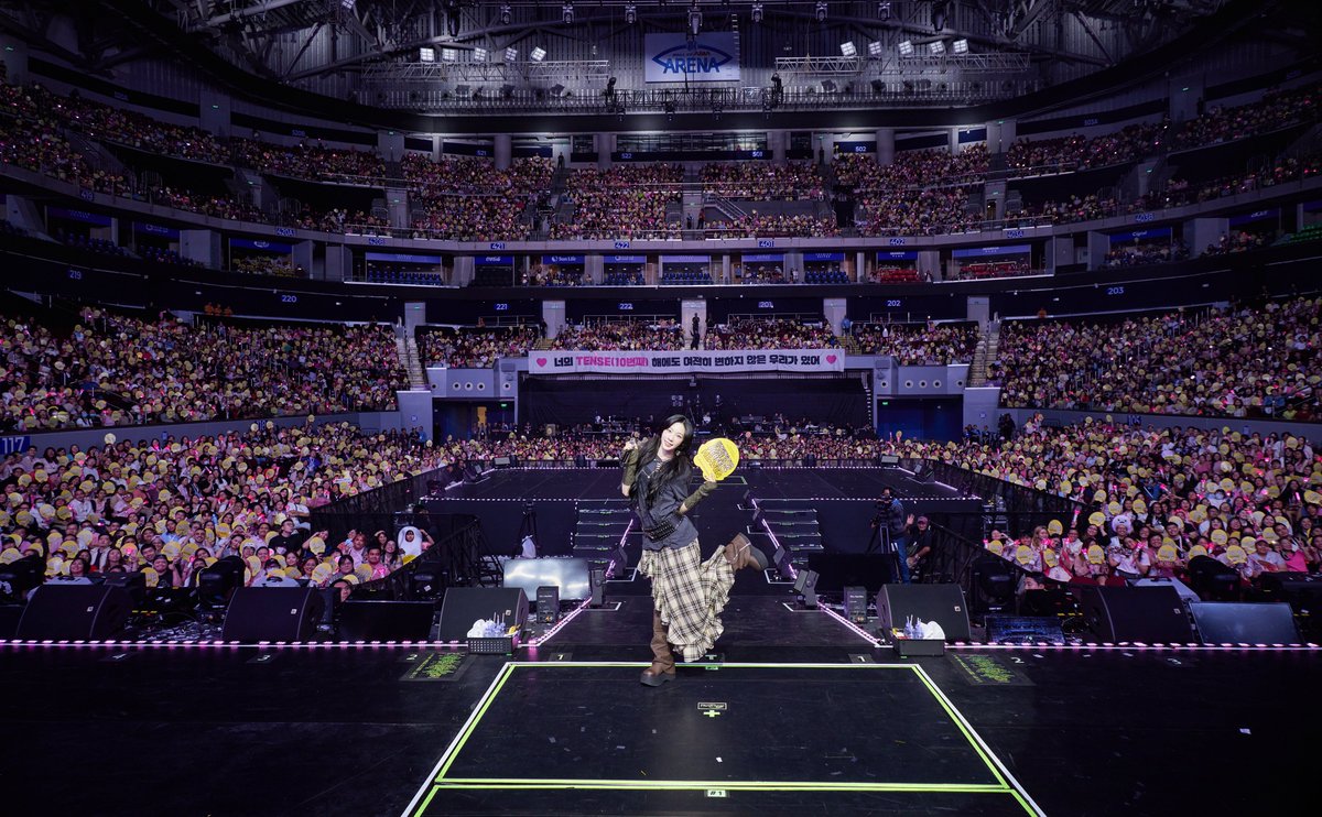 ABSCBNNews's tweet image. OUR FOREVER BESHIE 💖

K-pop singer Taeyeon mounts the Manila stop of her “The Tense” concert  at the Mall of Asia Arena on Saturday night.

The concert, celebrating Taeyeon’s 10th anniversary as a soloist, saw the Girls’ Generation member performing her hit songs, including “I,”…