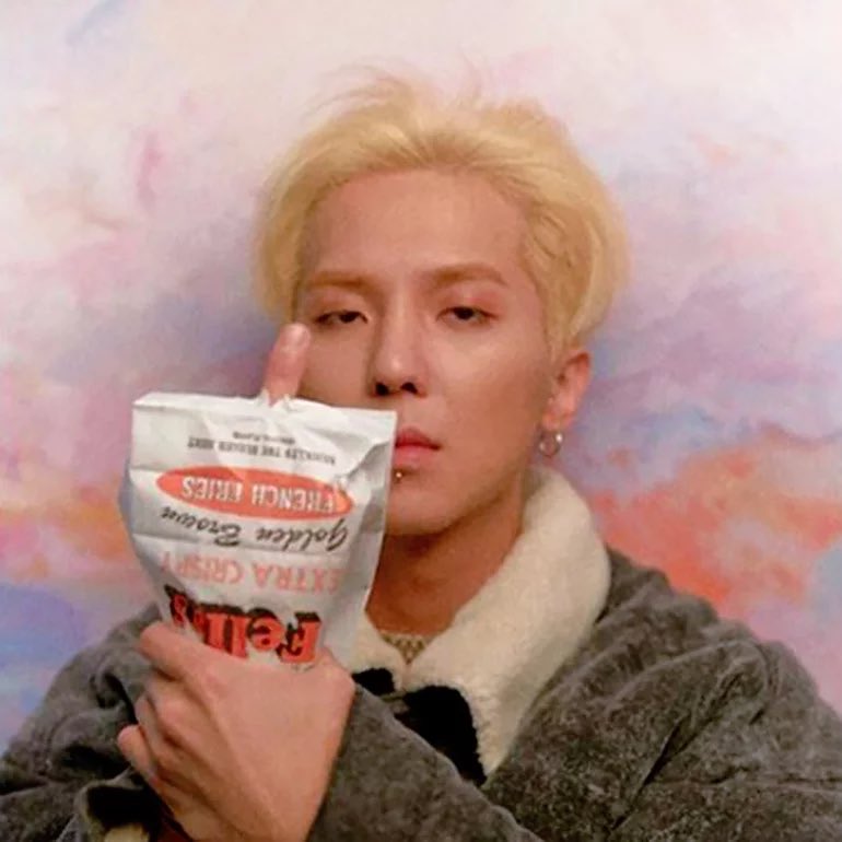 kchartsmaster's tweet photo. Happy 32nd birthday to MINO of WINNER! https://t.co/utIHURx153