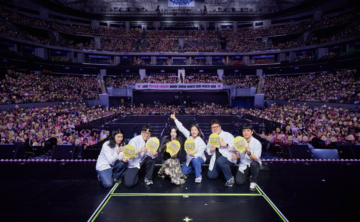 ABSCBNNews's tweet image. OUR FOREVER BESHIE 💖

K-pop singer Taeyeon mounts the Manila stop of her “The Tense” concert  at the Mall of Asia Arena on Saturday night.

The concert, celebrating Taeyeon’s 10th anniversary as a soloist, saw the Girls’ Generation member performing her hit songs, including “I,”…
