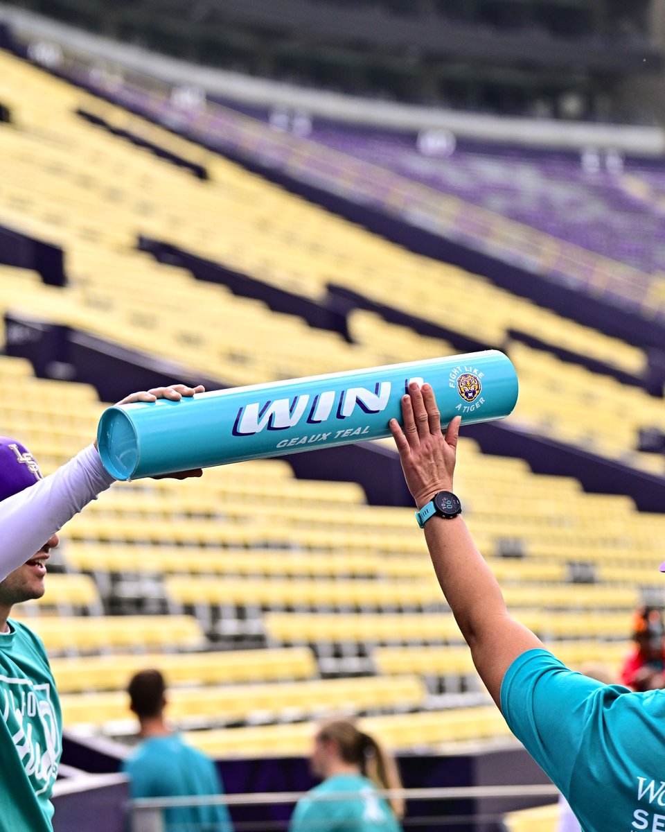 LSUsoftball's tweet image. United in the Fight Against Ovarian Cancer!

Thank you to @GamecockSoftbll for joining us this morning for our 12th Annual Geaux Teal Walk! 

#NoOneFightsAlone