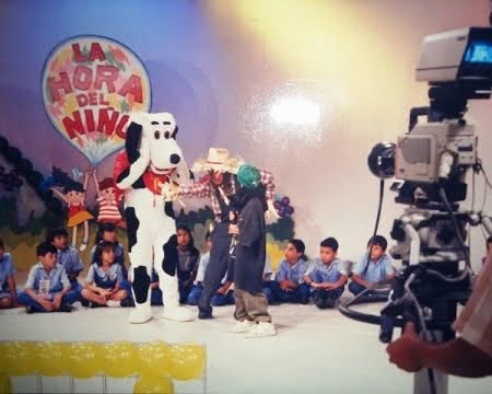 NoticieroSLV's tweet photo. El reconocido programa @lahoradelnino celebra sus 30 años de transmisión al aire a través de la señal de @Canal10Sv.

Ya son tres décadas llegando a los hogares salvadoreños y alegrando a muchas generaciones con entretenidos reportajes que han cautivado a chicos y grandes, quienes han seguido su amplia trayectoria.