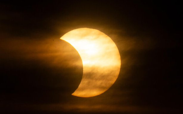 VieNatureSavoir's tweet image. The partial solar eclipse visible in France this Saturday, March 29, 2025
#EclipseSolar #Eclipse #SolarEclipse #Eclipse2025 #EclipseSolar2025 #Paris