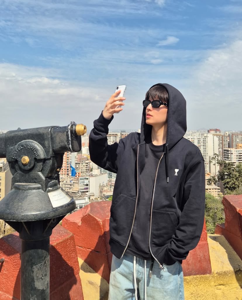 skzinfoespmx's tweet photo. Seungmin amo chile y subió fotos ahí 😭💗🇨🇱 https://t.co/dNlCbrsH5J