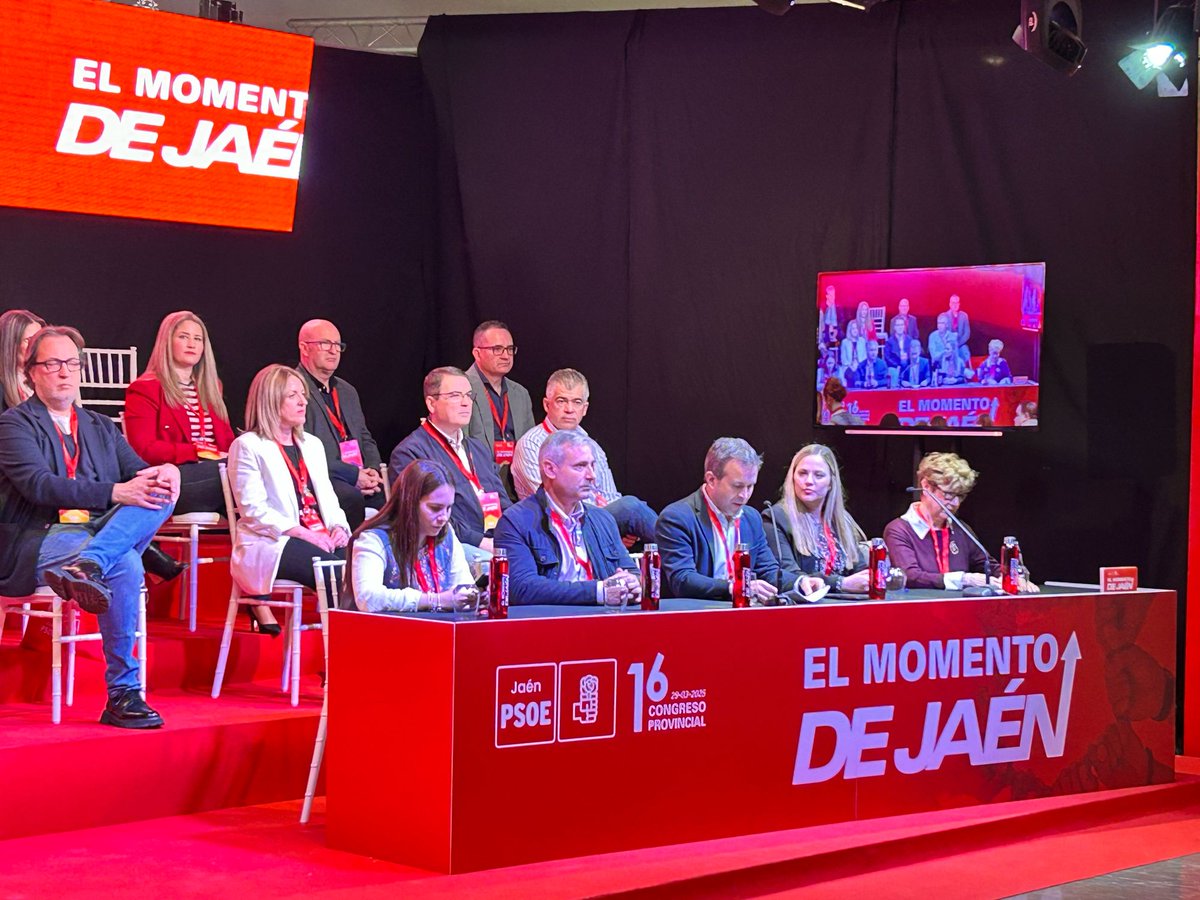CadenaSERJaen's tweet photo. 🔴 ÚLTIMA HORA | Comienza el 16° Congreso del PSOE provincial con el lema 'El momento de Jaén'. La secretaria regional de los socialistas, María Jesús Montero, participa en la apertura de un cónclave en el que Juan Latorre relevará a Paco Reyes como líder provincial. https://t.co/s9BWIi4g2A