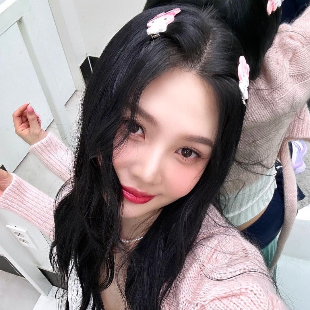 > [ day 262 ]
looking for new &amp; interactive #moots !

✧ hii I'm lumi — he/him '09 infj-t 🇲🇾
✧ multistan ; mainly girl groups
✧ any fandom is welcomed !

#promotwt #kpoptwt #stantwt
♡/↺ to be moots + spread , thank youu !