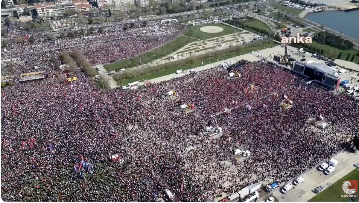 Ekrem İmamoğlu ve arkadaşlarını, adalet isteyen onurlu genç çocukları bırakın.
 İyi bayramlar...