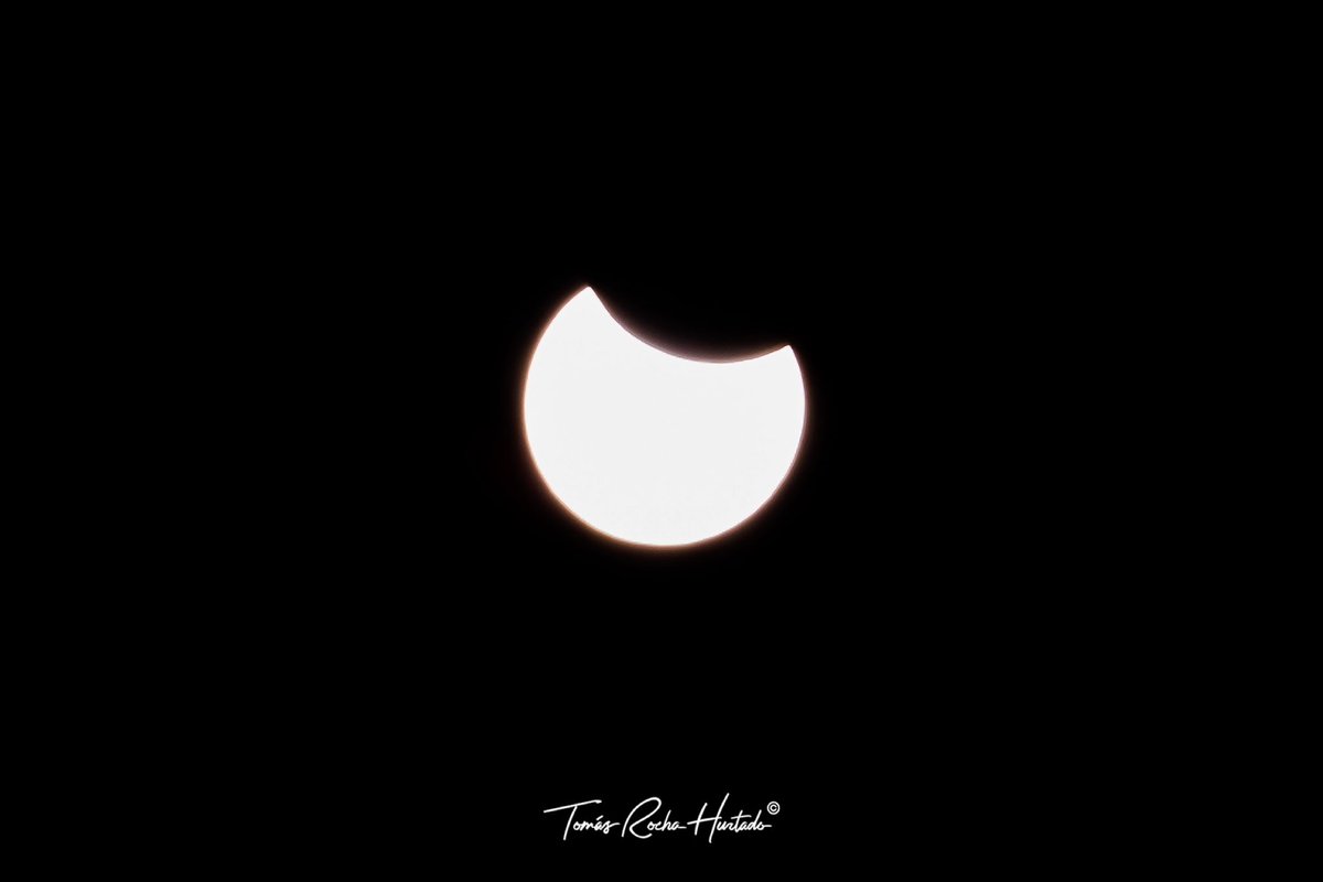 Tomás Rocha Hurtado (@tommyrocha) on Twitter photo Eclipse solar de hoy 29 de marzo de 2025 desde Badajoz.
.
<a href="/davidlopezrey/">David López-Rey</a> <a href="/tiempobrasero/">Tutiempo</a> <a href="/abarniol_tve/">Albert Barniol</a> <a href="/jesusTeniente/">Jesús Teniente</a> <a href="/mairodrigz/">Maider Rodríguez</a> <a href="/carlos_benito/">Carlos Benito</a> <a href="/Tiempo_Mercedes/">Mercedes Martín</a> <a href="/slaplana_tve/">Silvia Laplana</a> <a href="/ConexionCEX/">Conexión Extremadura</a> <a href="/FloraGonzalez_/">Flora González</a> <a href="/jacobpetrus_tve/">Jacob Petrus</a> <a href="/aquilatierratve/">Aquí la Tierra</a> <a href="/HimarGonzalez/">Himar González</a> <a href="/PlanetarioMad/">Planetario de Madrid</a> Eclipse solar de hoy 29 de marzo de 2025 desde Badajoz.
.
<a href="/davidlopezrey/">David López-Rey</a> <a href="/tiempobrasero/">Tutiempo</a> <a href="/abarniol_tve/">Albert Barniol</a> <a href="/jesusTeniente/">Jesús Teniente</a> <a href="/mairodrigz/">Maider Rodríguez</a> <a href="/carlos_benito/">Carlos Benito</a> <a href="/Tiempo_Mercedes/">Mercedes Martín</a> <a href="/slaplana_tve/">Silvia Laplana</a> <a href="/ConexionCEX/">Conexión Extremadura</a> <a href="/FloraGonzalez_/">Flora González</a> <a href="/jacobpetrus_tve/">Jacob Petrus</a> <a href="/aquilatierratve/">Aquí la Tierra</a> <a href="/HimarGonzalez/">Himar González</a> <a href="/PlanetarioMad/">Planetario de Madrid</a>