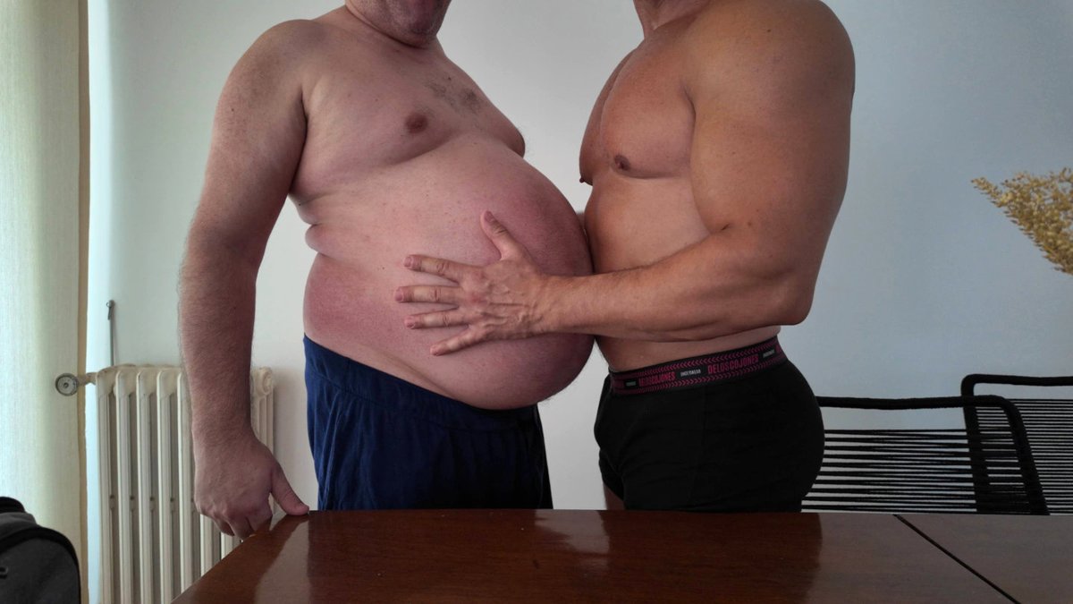 The muscular guy grabbing my belly💪 #gainer #feedee #pregnantman #muscles #musclebear #bigbelly #grommr #plumppr #mpreg #chubbygay #beefy #feederism #dadbod #bodypositive #scruff #bodybuilder