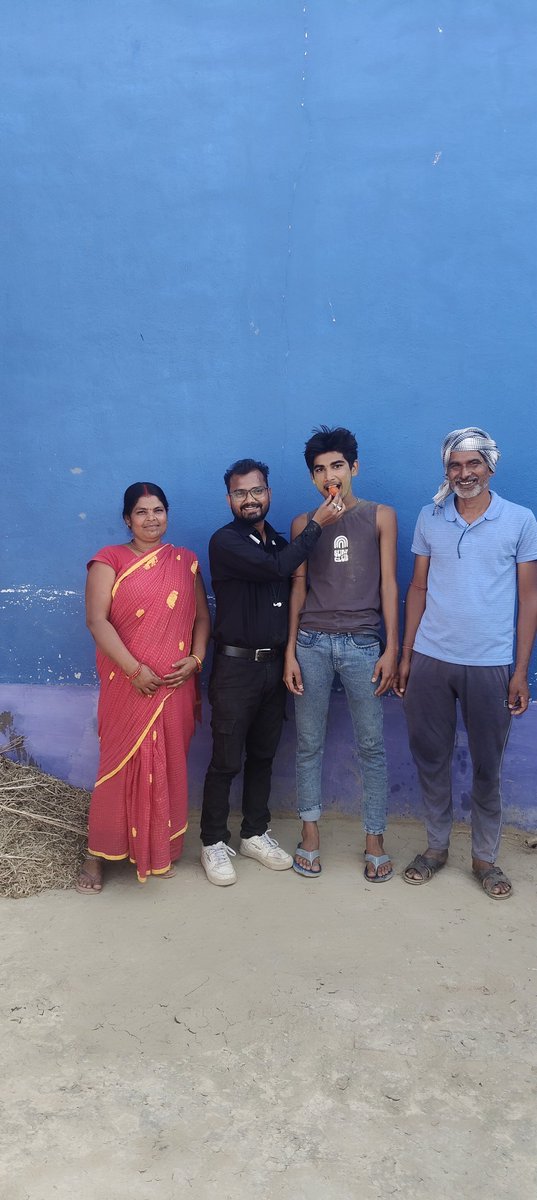 prabhakar_3440's tweet photo. Vision Classes के डायरेक्टर P. K. प्रभाकर सर के नेतृत्व में पढ़ने बाले छात्र शिवम कुमार पिता उमेश यादव  मेट्रिक परीक्षा में 405 नम्बर लाकर अपने शिक्षक ,माता पिता एवं ग्रामवासियो सहित बिजुली गाव का नाम रौशन किया है, Vision Classes उनके उज्ज्वल भविष्य की कामना करते हैं https://t.co/y3n1cfuHtt