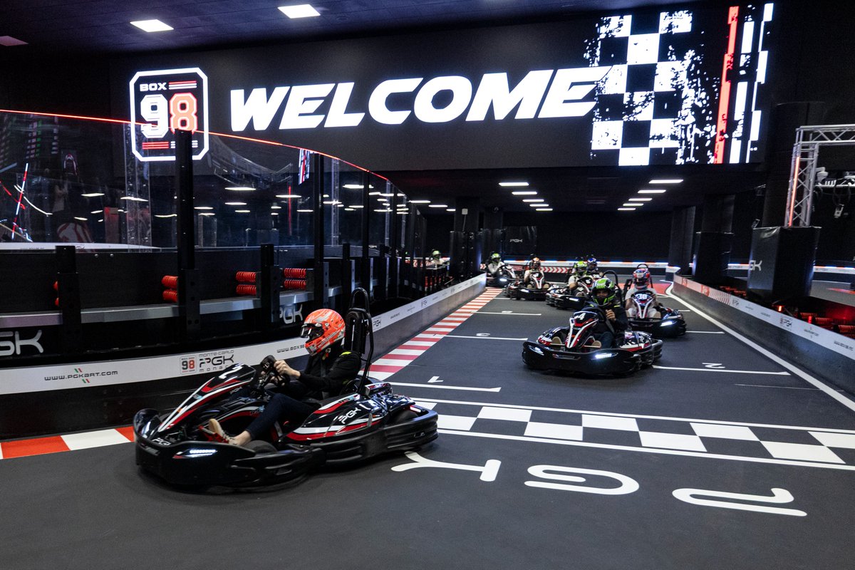 monaco__info's tweet photo. 4700 m² de fun avec un circuit de #karting électrique, des pistes de #bowling, des #billards et bornes d'arcades, des #simulateurs de conduite automobile et aussi une salle pour s'adonner au #karaoké... Et bien d'autres surprises attendent les visiteurs ! https://t.co/BRT8y1qMWC