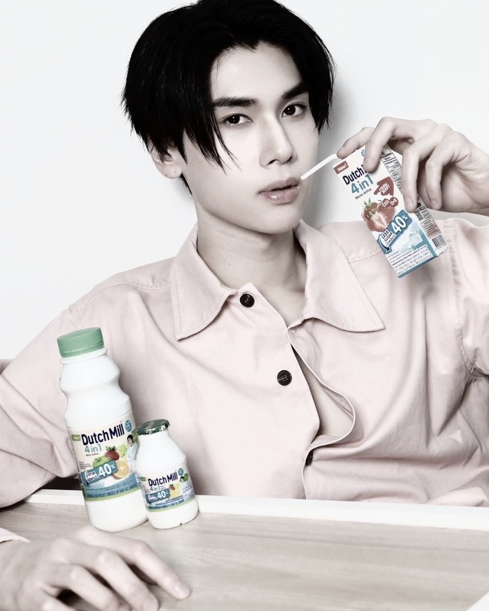 Recharging this Saturday with 𝖣𝗎𝗍𝖼𝗁 𝖬𝗂𝗅𝗅 𝟦 𝗂𝗇 𝟣 𝖫𝗈𝗐 𝖲𝗎𝗀𝖺𝗋 𝖸𝗈𝗀𝗎𝗋𝗍 𝖣𝗋𝗂𝗇𝗄, 40% less sugar. Available in strawberry and mixed fruit flavors at 𝟩-𝖤𝗅𝖾𝗏𝖾𝗇, 𝖣𝗎𝗍𝖼𝗁 𝖬𝗂𝗅𝗅 stores, and local shops!