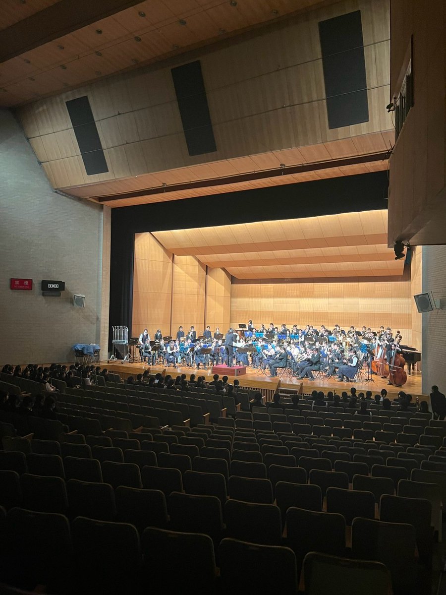 3月25日はジョイントコンサートでした！
この時期恒例のイベントとなっているこのコンサートでは平日にも関わらずたくさんの方にご来場いただけました！
この人数で演奏することは久しぶりだったので、新鮮でたくさんの刺激をもらいました！
これから更にレベルアップした演奏ができるよう頑張ります！