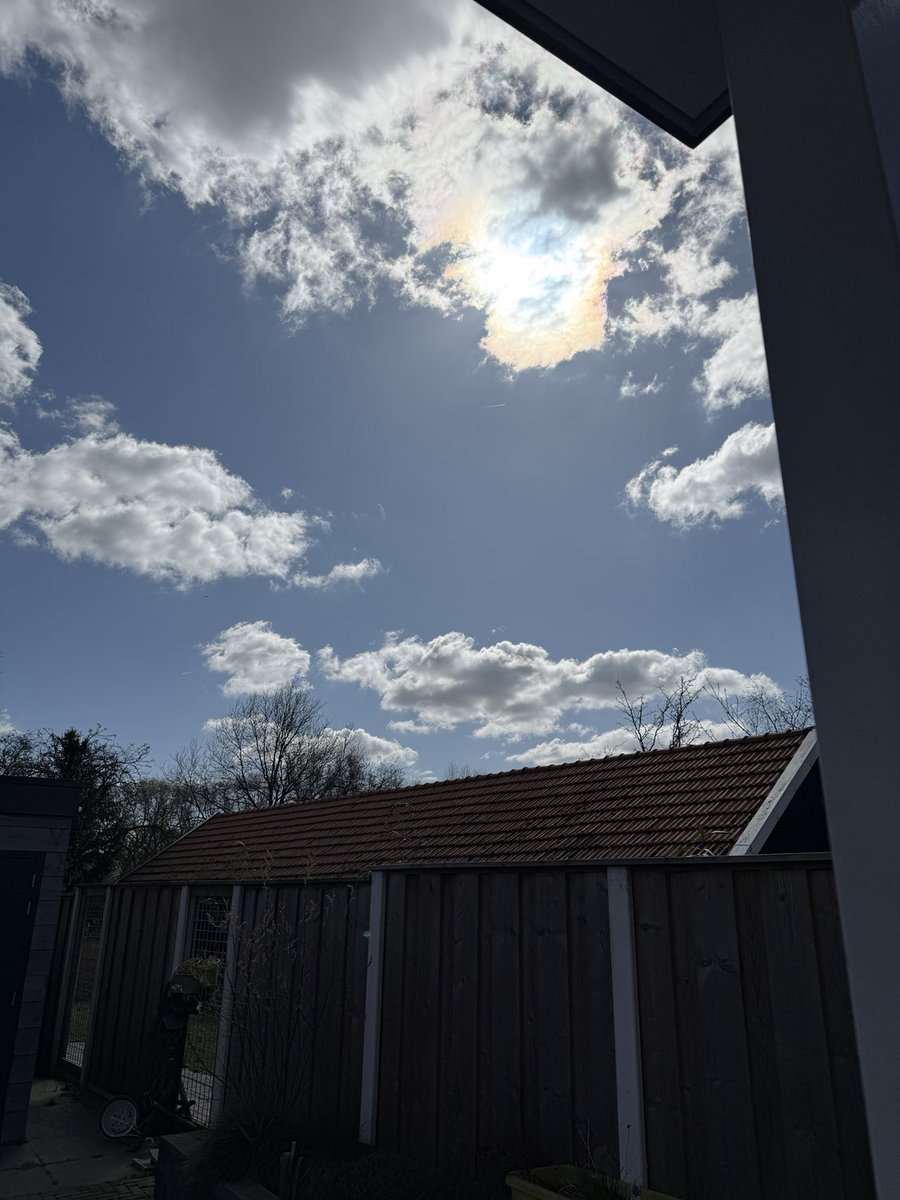 mireille1508's tweet photo. #zonsverduistering 29 maart 2025 https://t.co/rXF5eBGF3d
