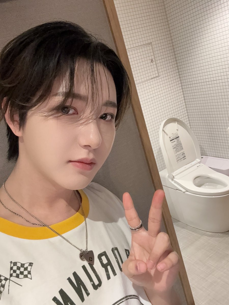 250329 renjun bbl

“toilet shot ㅋㅋㅋㅋㅋㅋㅋ”