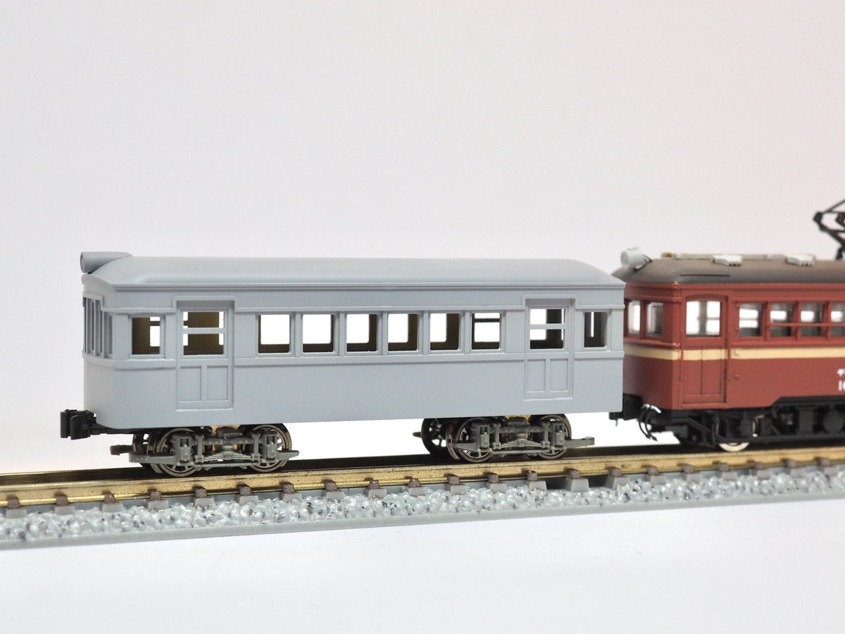 0104iw5wav's tweet image. 切り詰めて乗務員ドア埋めちゅう。ライト埋込化がけっこういい仕事する

Bトレ並の長さながら不自然さがなるべく出ないよう、腰の低さと台車位置の調整など