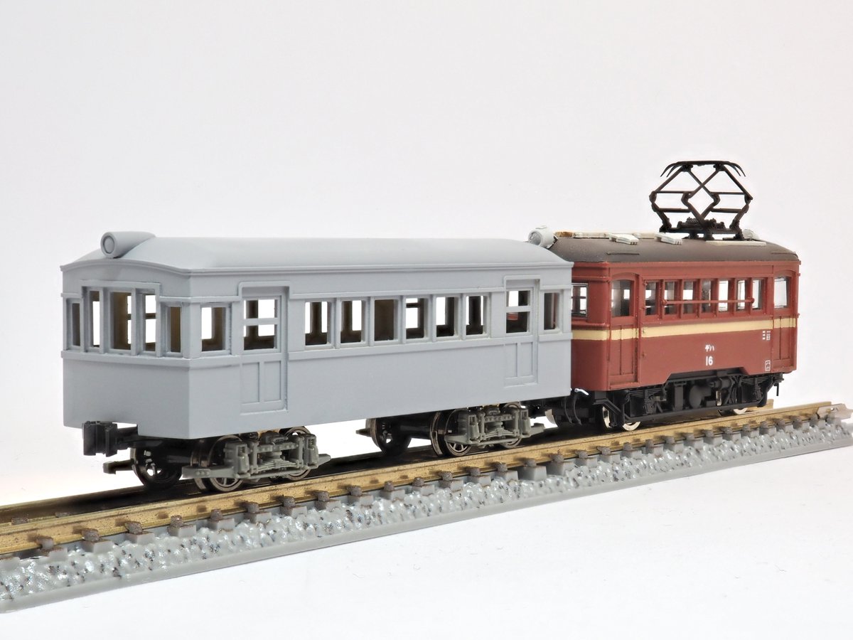 0104iw5wav's tweet image. 切り詰めて乗務員ドア埋めちゅう。ライト埋込化がけっこういい仕事する

Bトレ並の長さながら不自然さがなるべく出ないよう、腰の低さと台車位置の調整など