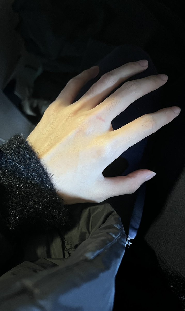 Jooe1211's tweet photo. 发组野生的手##手控 https://t.co/95mHAjE7cO