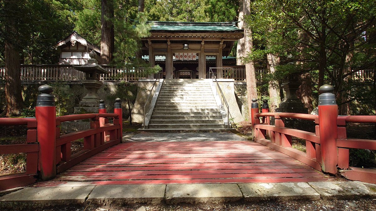新潟県佐渡市
度津神社
#一宮巡り⛩️ 
タイミングが合って海を渡り参拝できました

シンプルながらも木々に囲まれた境内
天候にも恵まれ参拝後は気持ちも軽くなった気がします

桜も咲いていましたし、鶯の鳴き声も聞こえました