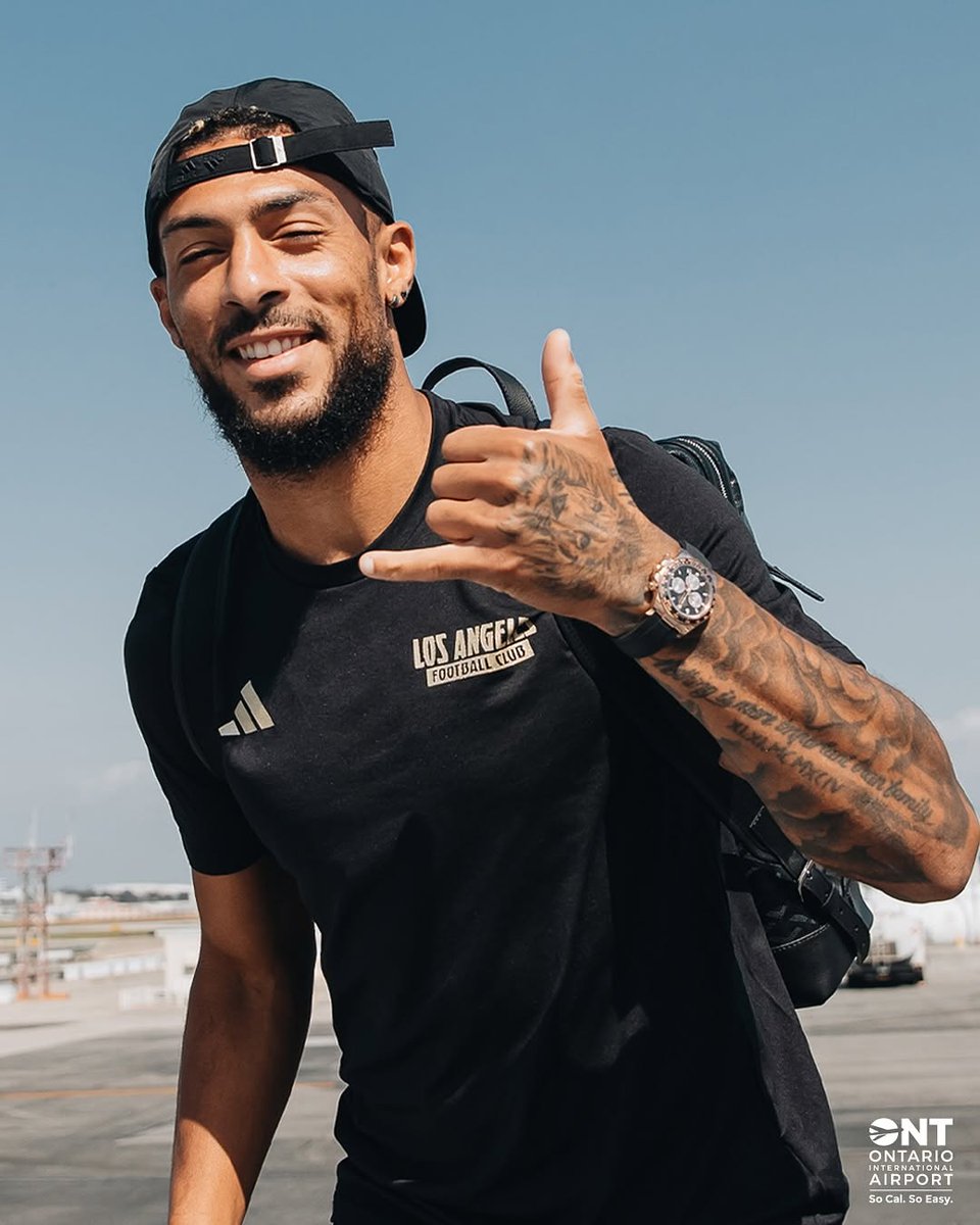 Image📸 | Le sourire 😃🤙 de Denis Bouanga 🇬🇦 pour attaquer ce week-end sportif.

Stadium🟨🟦
#Stadium_ga #Gabon #DenisBouanga | 📸LAFC