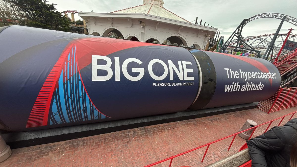 CoasterJoey's tweet photo. The Big One has completely dropped the Pepsi Max theming with the wraparound of the tunnel being replaced this week. 

It looks pretty smart! Thoughts? https://t.co/VXLd6doZrq