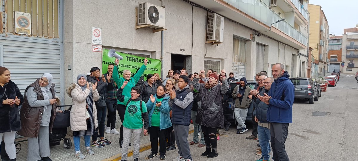 🤚 Dilluns 31 de març a les 10h hem d'aturar un desnonament!! 

📍Ens trobem a c/Doctor Salva 133 de #Terrassa!!

💥💪 Aturem els peus a RESIDENCIAL PACIFIC S.L!!

✊🏽🚫 Està en joc l'habitatge de 3 menors i dels seus pares!

#StopDesnonament