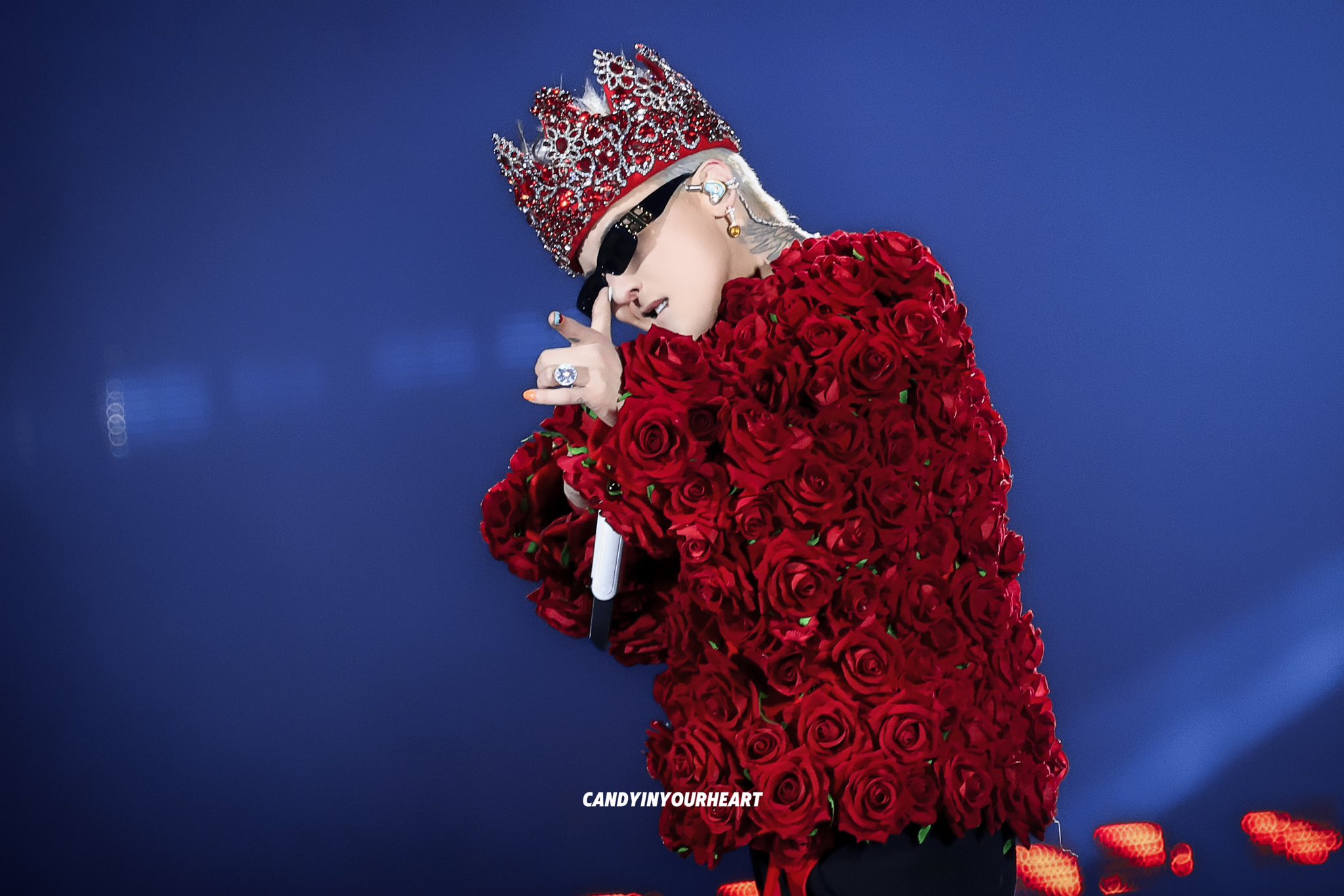 Đêm đầu tiên World Tour Übermensch - chuyến lưu diễn thế giới thứ ba của G-Dragon - được tổ chức tại sân vận động Goyang, Gyeonggi-do, Hàn Quốc.