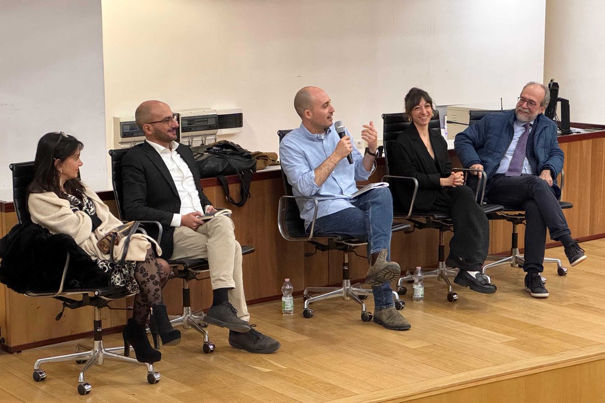 Cominciamo… il Post, l’Italia, l’America
Unict ha ospitato Francesco Costa, prossimo direttore del giornale online “Il Post” e autore del podcast “Morning”
<a href="/unict_it/">Unict</a> #unict #unictmagazine
unictmagazine.unict.it/cominciamo-il-…