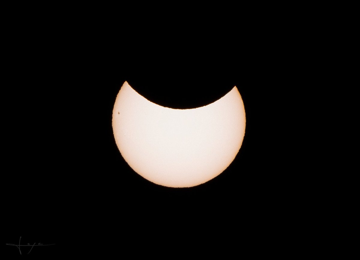 togastardust's tweet image. Foto del eclipse solar de hoy. Tomada desde Pontevedra, España, a las 11:50. #EclipseSolar #EclipseSolar2025 #Eclipse