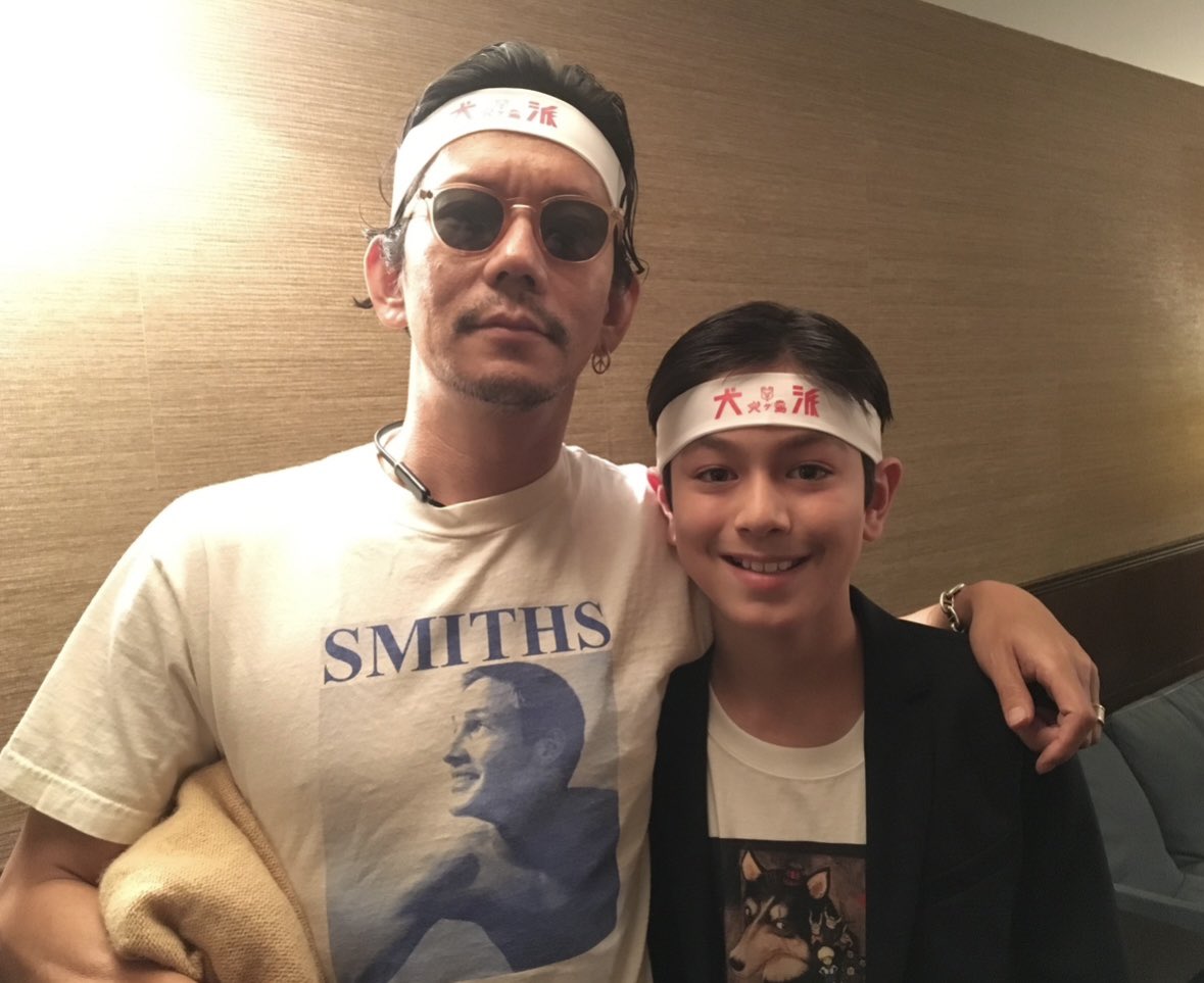 KoyuRankin's tweet photo. Hasn’t changed a bit after 7 years!
Great to see Kun-san again.

7年振りに訓さんと再会！
相変わらずすっごいカッコよかった！

#野村訓市　
#isleofdogs #犬ヶ島
#wesanderson 
#KoyuRankin
#コーユー・ランキン https://t.co/KhvLH7TpnA