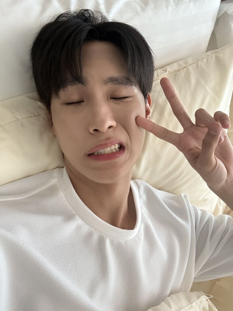 outer_cosmo's tweet image. Sebuah pesan masuk di telepon genggammu.
: (picture)
:Tidur kok dirumah sendiri. Tidur di rumah 𝙥𝙖𝙘𝙖𝙧 dong! Hiyaa. Punya ga?

L, 2000. Maaf kalau agak tengil, soalnya baru pindah tugas ke 𝘱𝘶𝘴𝘬𝘦𝘴𝘮𝘢𝘴. O