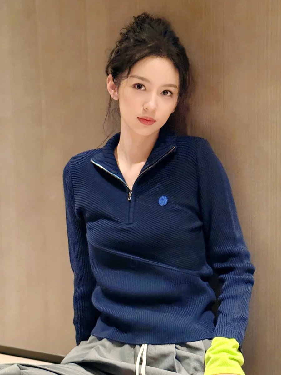 SimplyZhouYezi's tweet photo. #ZhouYe's XiaoHongShu update
"Swipe left to give me a thumbs up✌️"
#ExchangeSpring #SpringShow #Lifeline #SpringOpeningCeremony https://t.co/LSihwSkIay