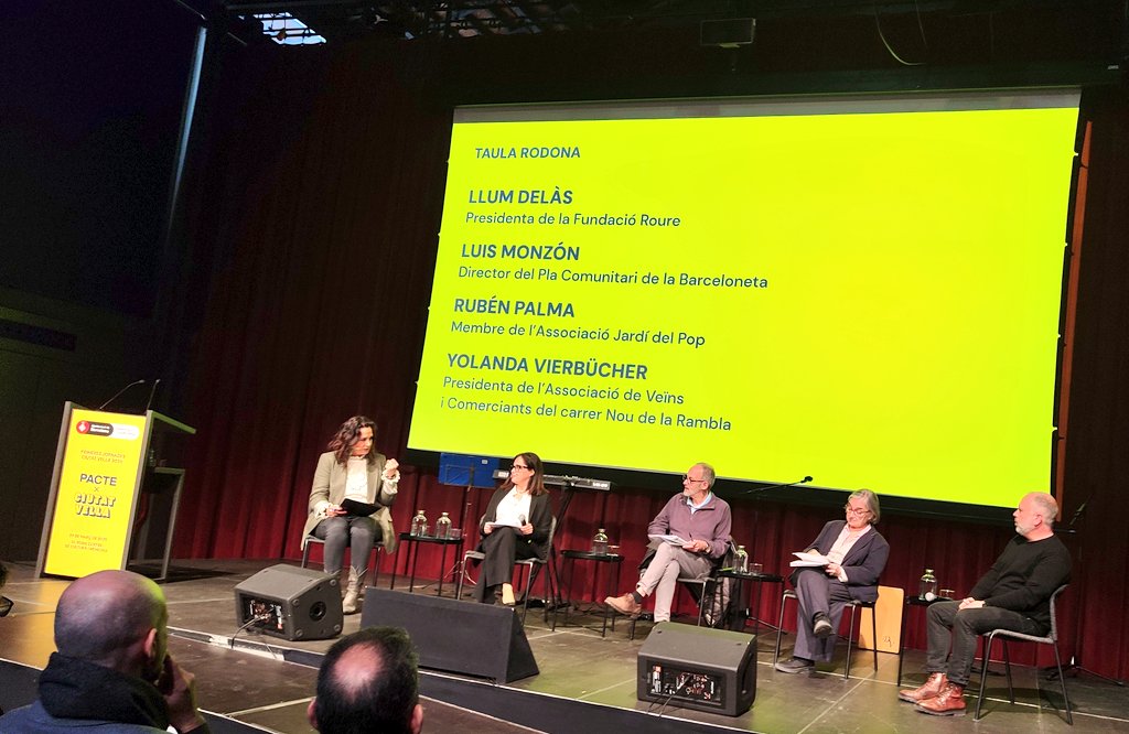 A les Primeres Jornades Ciutat Vella 2035.
#PacteXCiutatVella
#AjuntamentdeBarcelona 
Esforç, coneixement i fraternitat per construir la #CiutatVella dels propers anys. El centre i el cor de #Barcelona.
Totes i totes som Ciutat Vella.
#positivitat