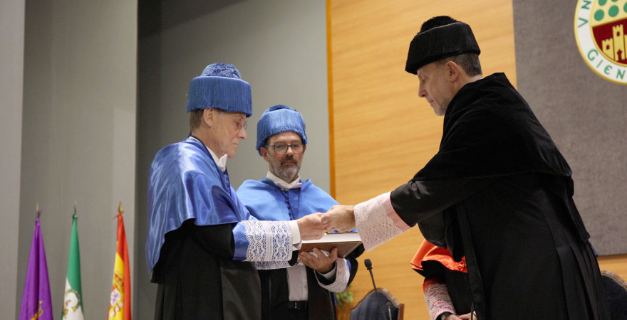 ¡Enhorabuena, Carlos!
#NuestrosColaboradores
El ecólogo Carlos Manuel Herrera Maliani, uno de los más influyentes a nivel mundial, nuevo Doctor Honoris Causa por la Universidad de Jaén diariodigital.ujaen.es/institucional/…