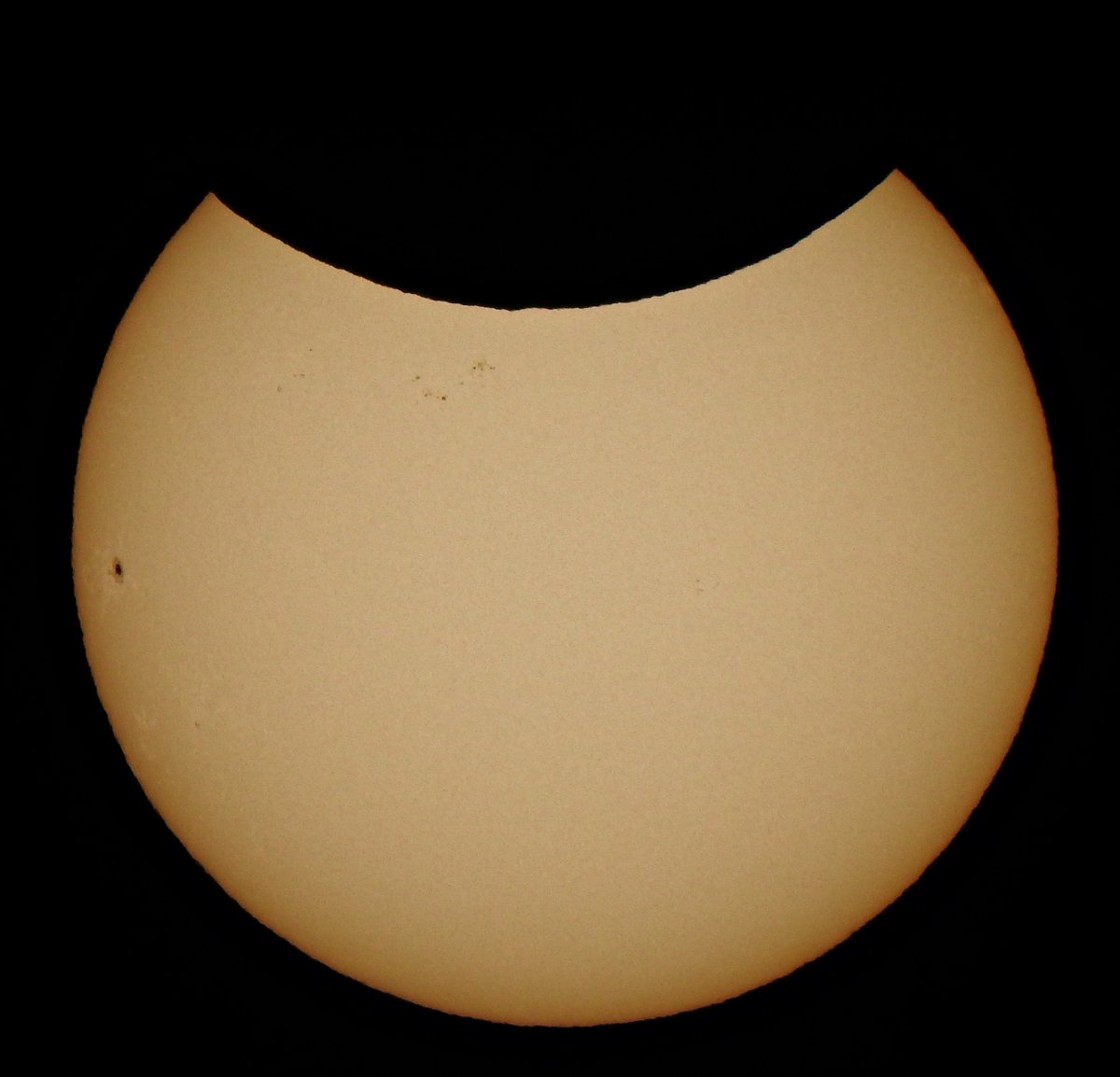 Eclipse parcial de Sol desde Málaga #cielosESA #PlanetarioFotos.....