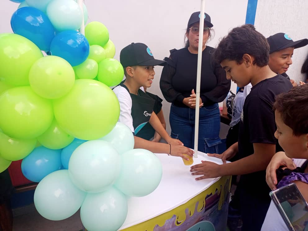 Emprendedores de fé 

Al rededor de 60 niños  acompañados de padres y representantes emprenden un proyecto que les genere recursos durante todo el año en el Colegio adventista Braulio Pérez Marcio. Aprenden a sacar su presupuesto, ganancias, entre otros 
#emprendedores #Maturin