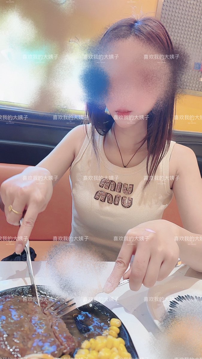 今天周六，大姐和朋友一起出门吃饭去了
我和老婆带着孩子在外面吃孩子爱吃的了
我是不太喜欢吃这些东西，不如来碗面条吃的过瘾
我现在满脑子都是想的姐妹俩晚上互相按摩的事情，对这种色情的事情没有抵抗力 https://t.co/0rYO8NrBx0