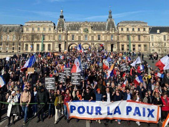 Les amis du frexit (@lesamisdufrexit) on Twitter photo Aujourd'hui, ce samedi 29/03 manifestation nationale🇲🇫 pour la PAIX. Rdv Paris 14h place du Palais Royal, le cortège partira à 15h pile. Tous unis pour la paix. <a href="/SetP_officiel/">Solidarité & Progrès</a> <a href="/RSouveraine/">République souveraine</a> <a href="/_LesPatriotes/">Les Patriotes</a> <a href="/uprtvfa/">Union Populaire Républicaine</a> <a href="/PRCF_/">PRCF</a> Aujourd'hui, ce samedi 29/03 manifestation nationale🇲🇫 pour la PAIX. Rdv Paris 14h place du Palais Royal, le cortège partira à 15h pile. Tous unis pour la paix. <a href="/SetP_officiel/">Solidarité & Progrès</a> <a href="/RSouveraine/">République souveraine</a> <a href="/_LesPatriotes/">Les Patriotes</a> <a href="/uprtvfa/">Union Populaire Républicaine</a> <a href="/PRCF_/">PRCF</a>