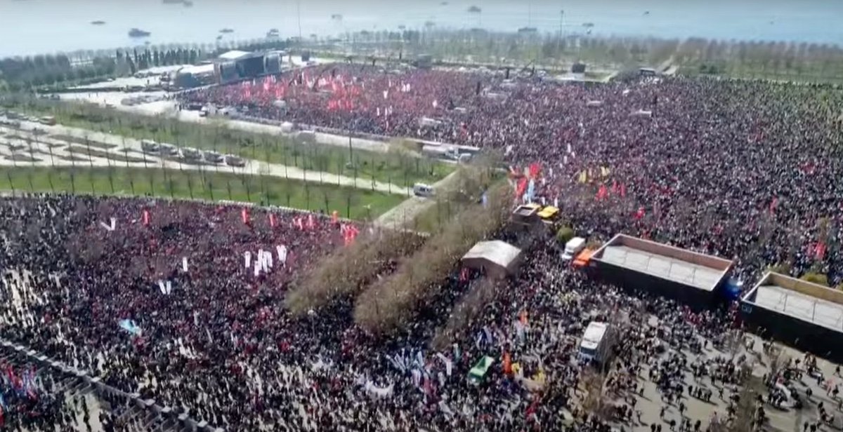 Erdoğan çeşme açılışında konuşsa anında yayını kesip bağlantı yarışına girenler, Maltepe mitingini tabii ki vermiyorlar. Sizin ekranları rtük değil halk karartacak. #maltepemitingi